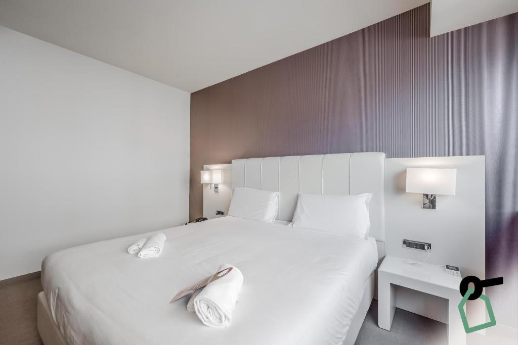 Postel nebo postele na pokoji v ubytování HOTIDAY Room Collection - Trapani