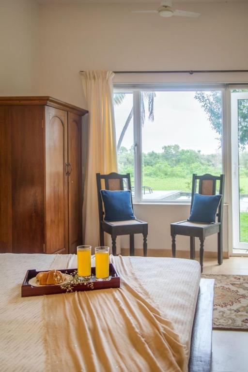 Nápoje v ubytování Frangipani 4BR with Pool & Field View