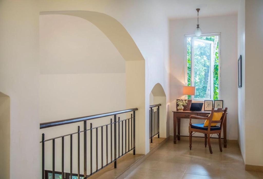 Posezení v ubytování Frangipani 4BR with Pool & Field View
