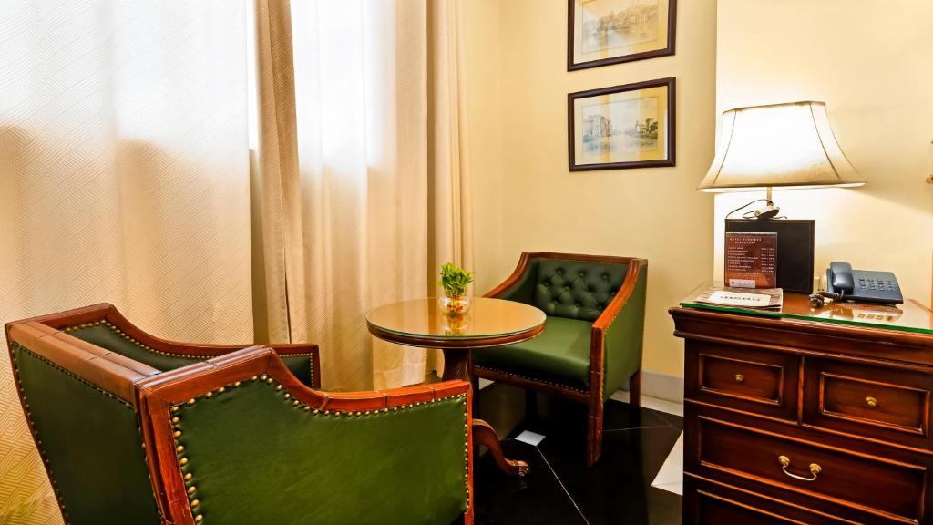 Posezení v ubytování Hotel Ajanta - Colonial Charm Award Winning Luxury Hotel in the Heart of the City