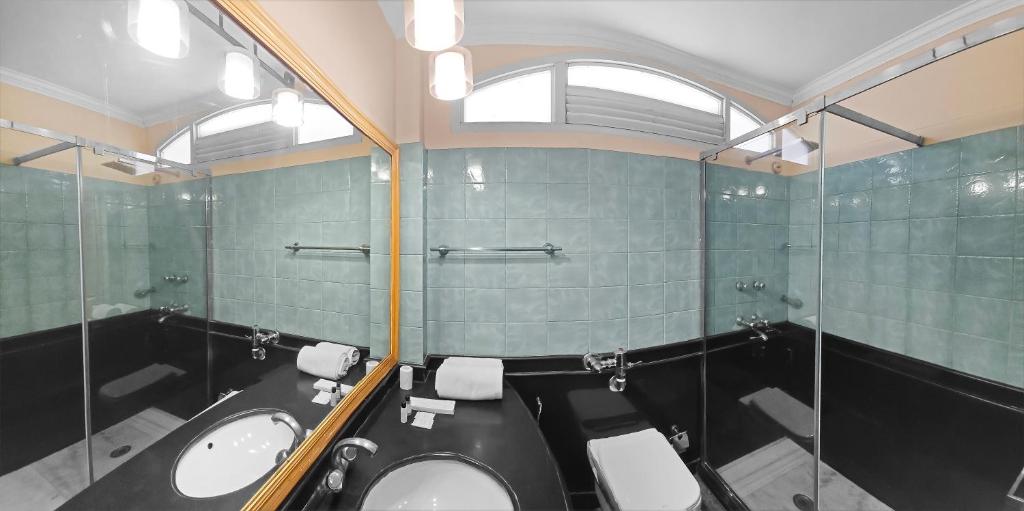 Koupelna v ubytování Hotel Ajanta - Colonial Charm Award Winning Luxury Hotel in the Heart of the City