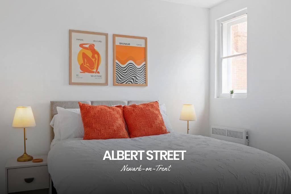 Postel nebo postele na pokoji v ubytování Bright and Warm 1-bed Apartment in Newark on-Trent by Renzo, Perfect for Contractors, Sleeps 4!