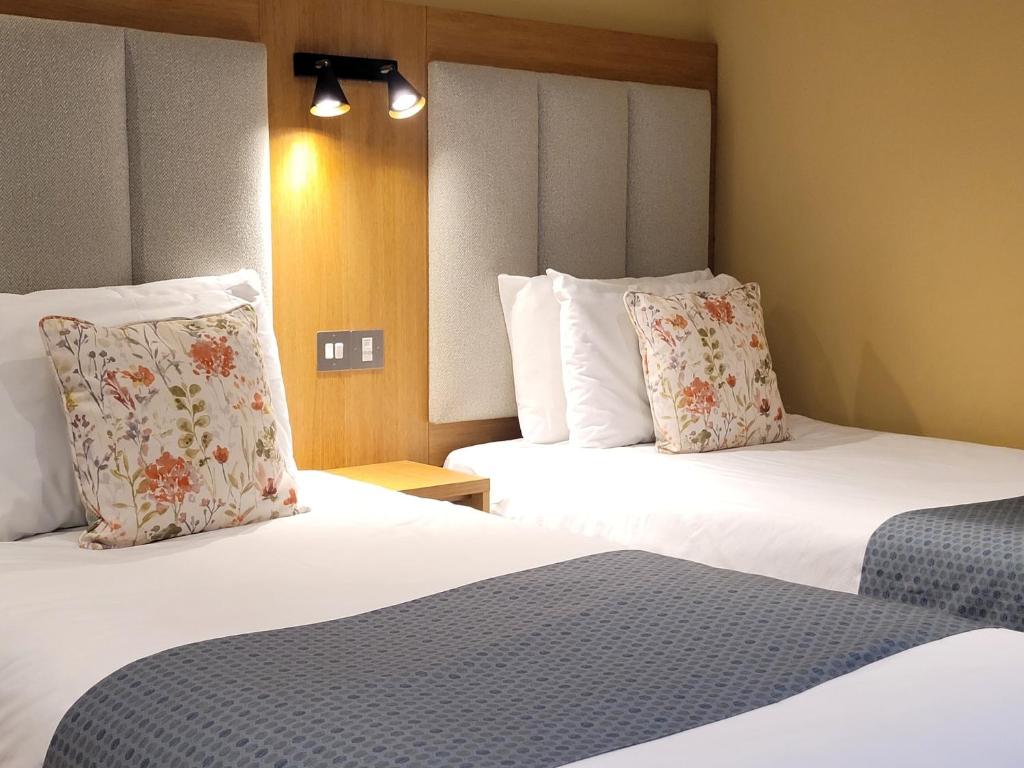 
Twin Room with Private Bathroom
