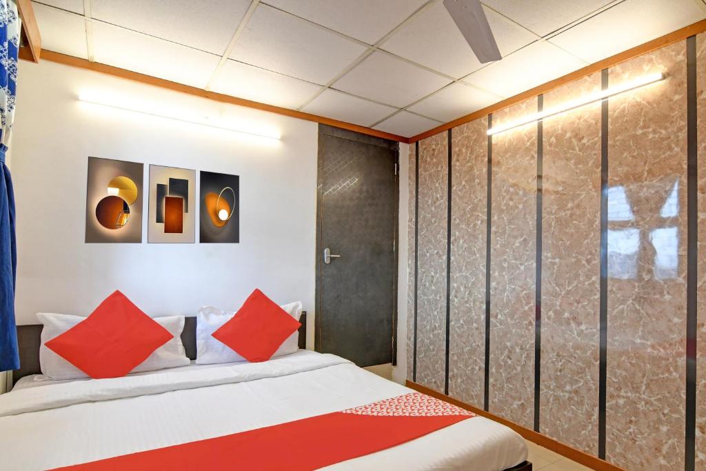 Postel nebo postele na pokoji v ubytování Hotel O Jalan Regency