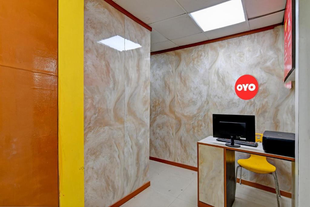 TV a/nebo společenská místnost v ubytování Hotel O Jalan Regency