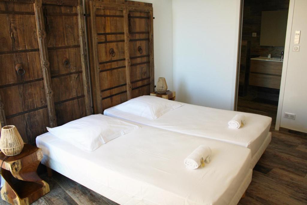 Postel nebo postele na pokoji v ubytování Village de vacances Paese di Lava, Grand Ajaccio