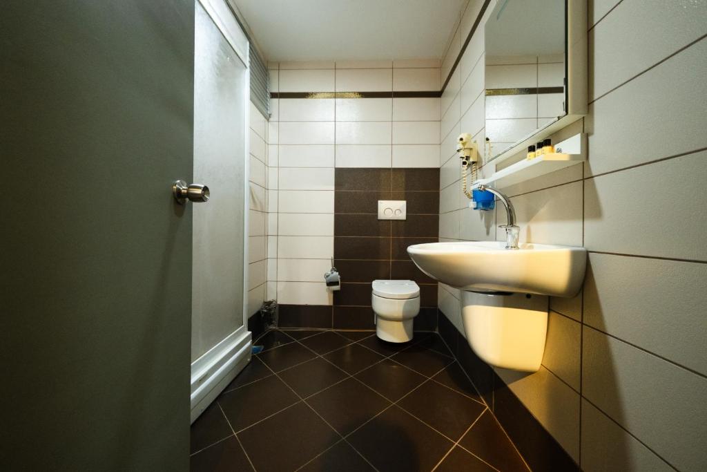 Koupelna v ubytování Polek Hotel