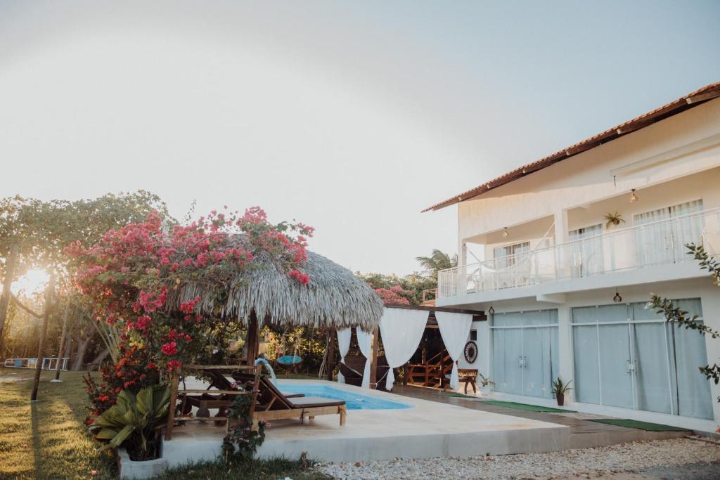 a villa with a swimming pool and a building at Vila hangloose vista da lagoa in Acaraú
