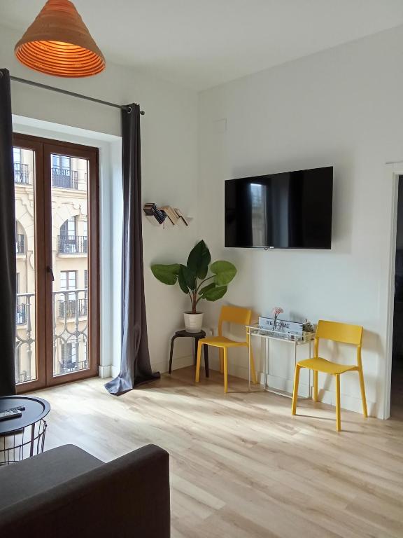 TV a/nebo společenská místnost v ubytování Sevilla deluxe suites