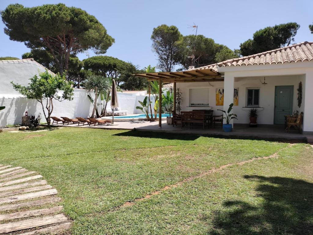 Vonkajšia záhrada v ubytovaní Villa andaluza relax y playa en entorno tranquilo