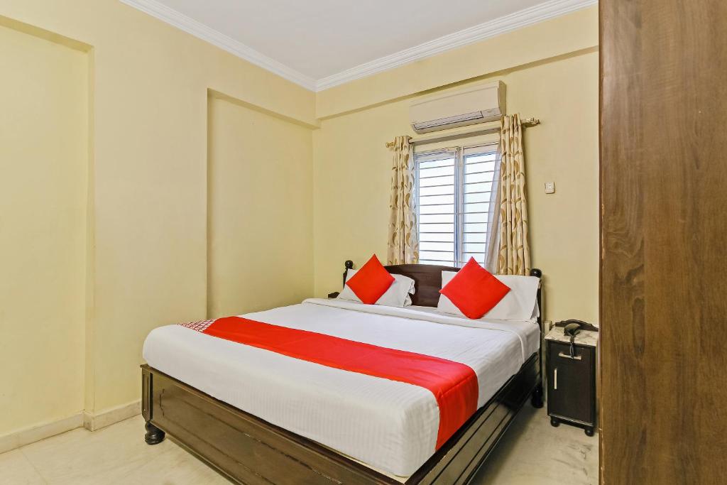 Ένα ή περισσότερα κρεβάτια σε δωμάτιο στο Super Townhouse Sri Nirvana Inn