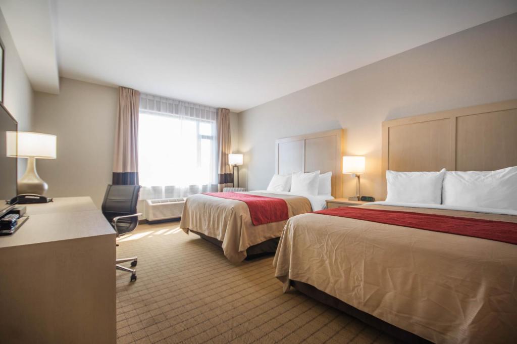 Postel nebo postele na pokoji v ubytování Comfort Inn & Suites