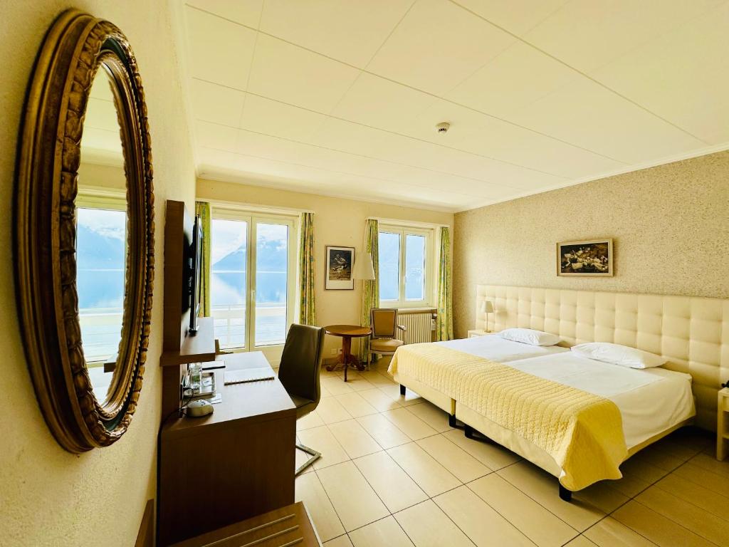 
Deluxe Twin Room with Lake View
