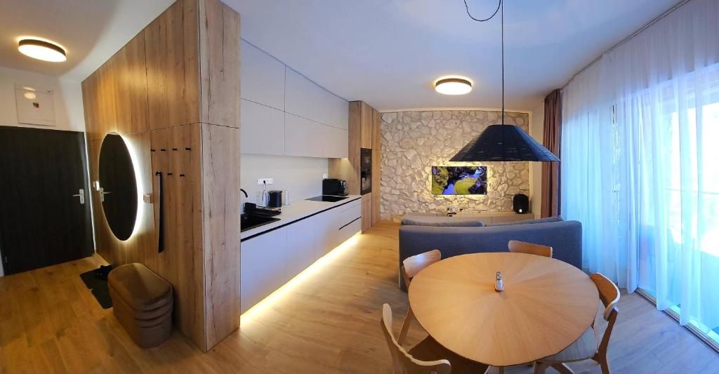TV a/nebo společenská místnost v ubytování Villa Erdődy Resort