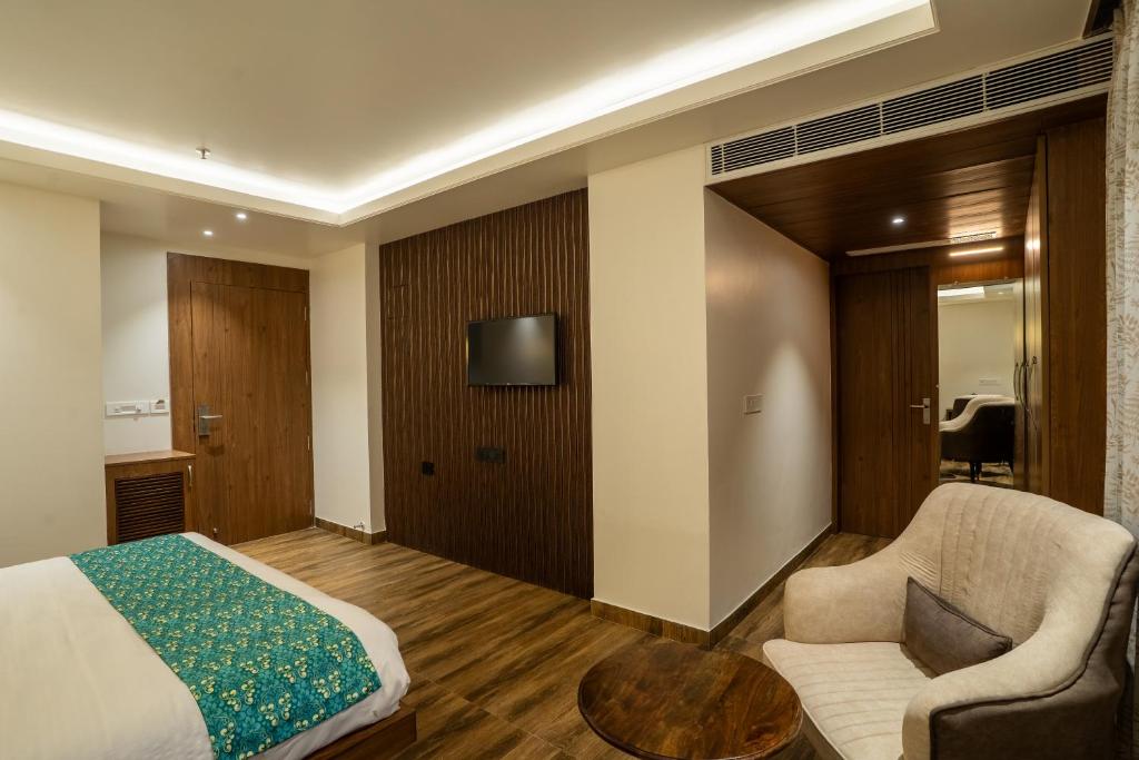 TV a/nebo společenská místnost v ubytování Royal Prime - A City Center Boutique Hotel In Jaipur