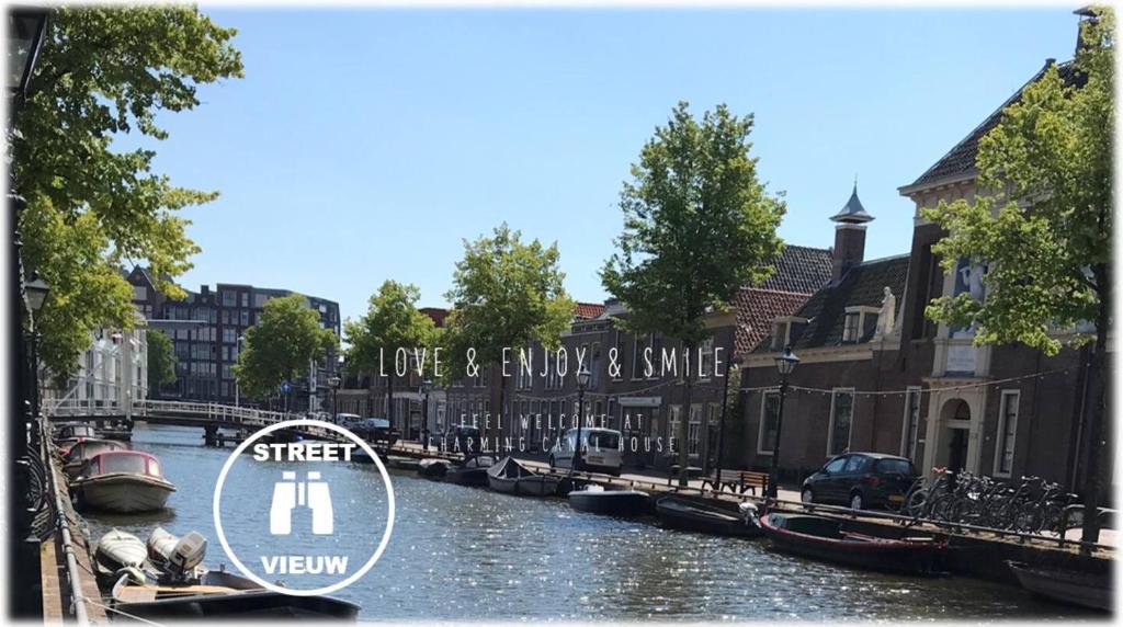 Gallery image of Canal View City Apartment in Alkmaar