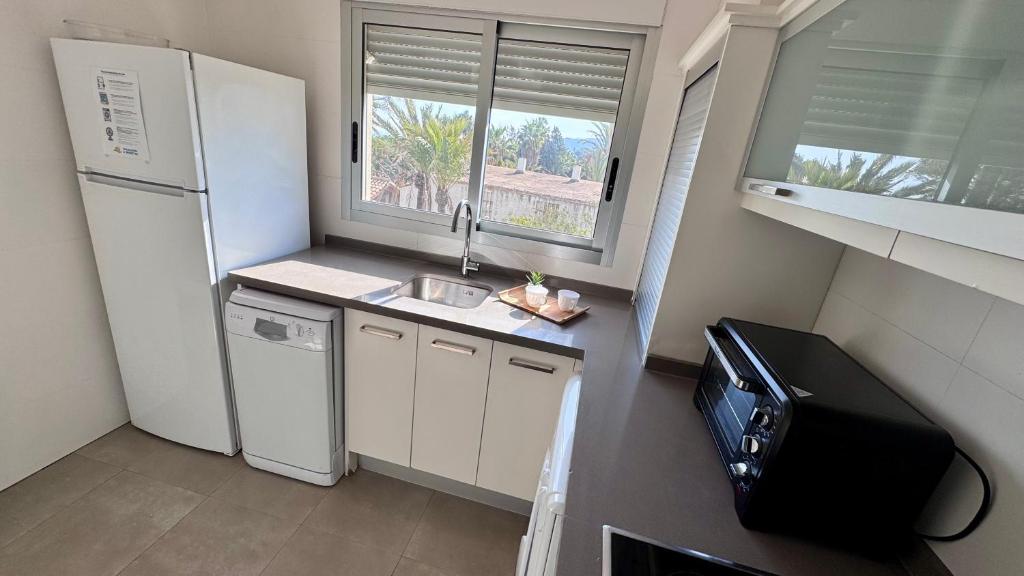 Kuchyňa alebo kuchynka v ubytovaní Apartamentos Bravosol VyB