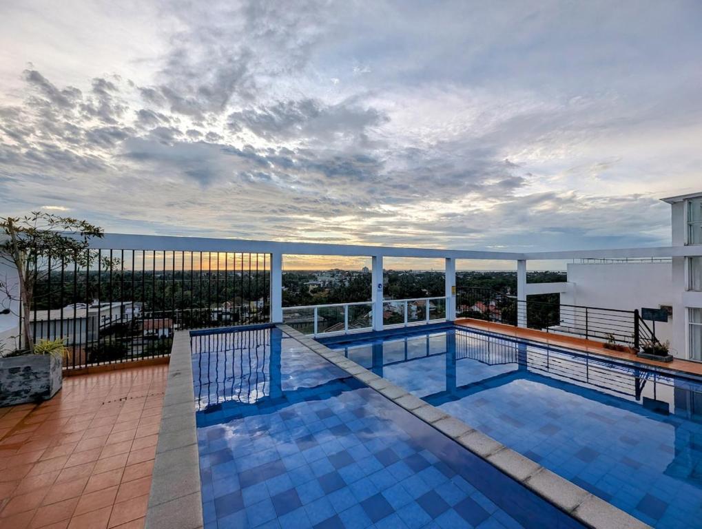 Πισίνα στο ή κοντά στο Luxury Urban Living 3BR 360Rooftop Pool & Gym