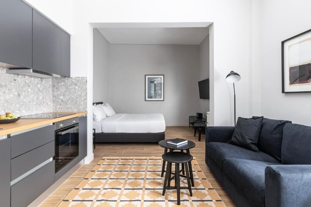 Elliot Petralona, Athens - 1