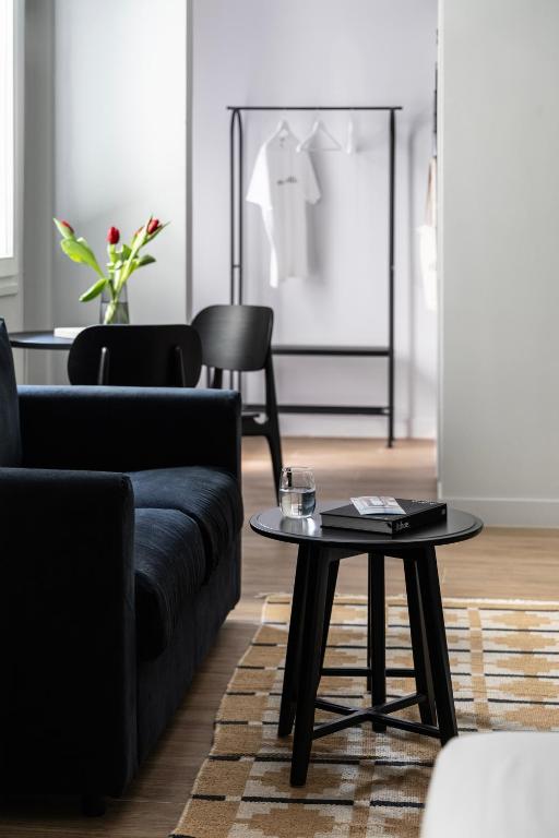 Elliot Petralona, Athens - 2