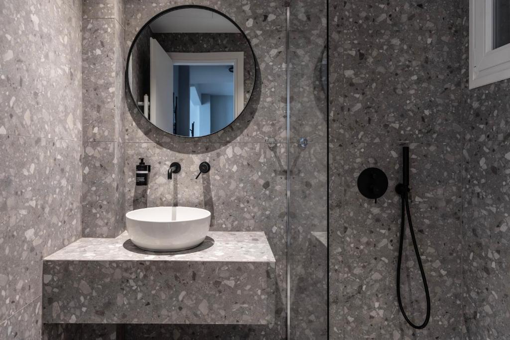 Elliot Petralona, Athens - 16