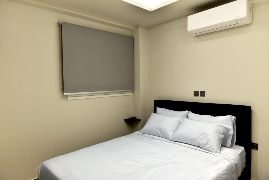 Postel nebo postele na pokoji v ubytování Krya Suites