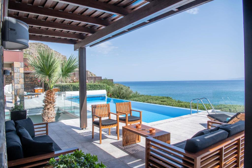 Πισίνα στο ή κοντά στο Luxury Villa Mythos