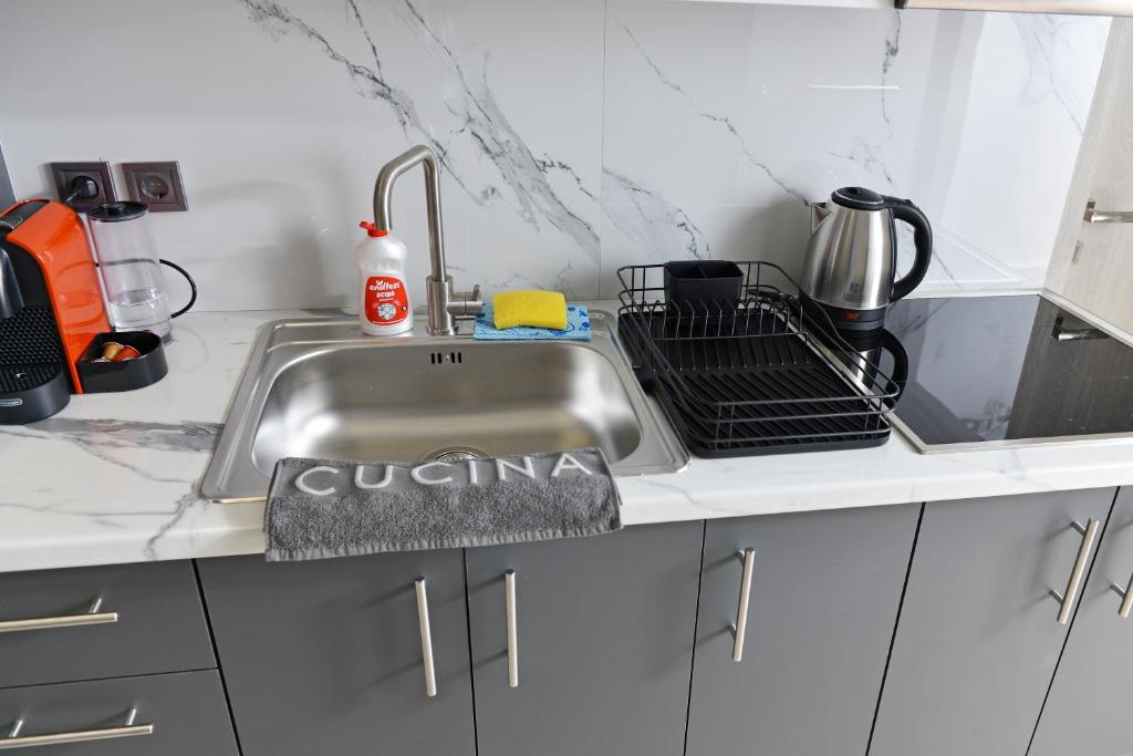 Kuchyň nebo kuchyňský kout v ubytování Krya Suites