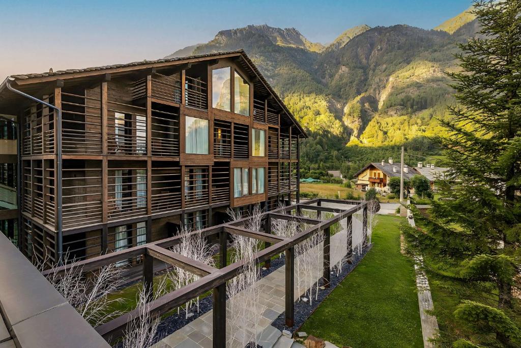 Nespecifikovaný výhled na hory nebo výhled na hory při pohledu z hotelu