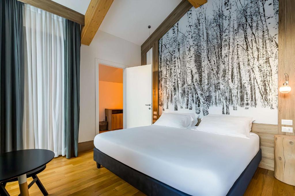 Postel nebo postele na pokoji v ubytování NH Collection Alagna Mirtillo Rosso
