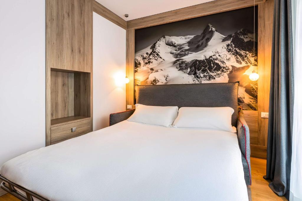 Postel nebo postele na pokoji v ubytování NH Collection Alagna Mirtillo Rosso