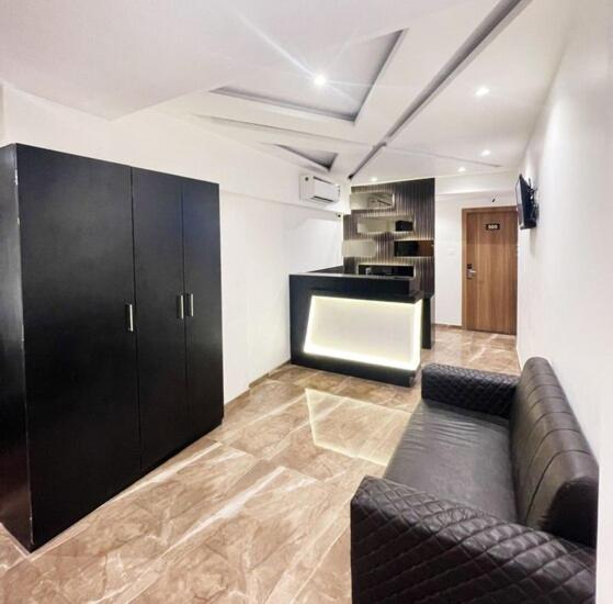 Kuchyň nebo kuchyňský kout v ubytování HOTEL BLACK BURN