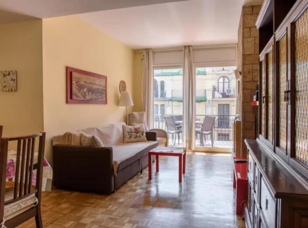 Ramblas Rentals Unique & Spacious Flat 4BR Terrace 20M Ramblas