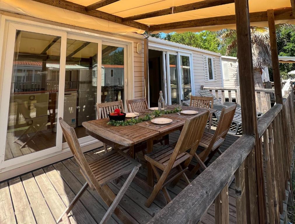Patio nebo venkovní prostory v ubytování Camping La Pointe du Médoc