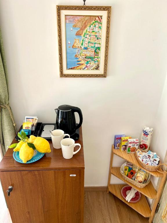 Příslušenství pro přípravu čaje a kávy v ubytování Casa Cosenza