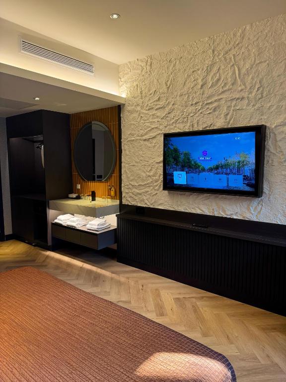 TV a/nebo společenská místnost v ubytování Hotel Sebastians