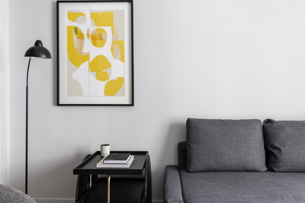 Elliot Petralona, Athens - 10