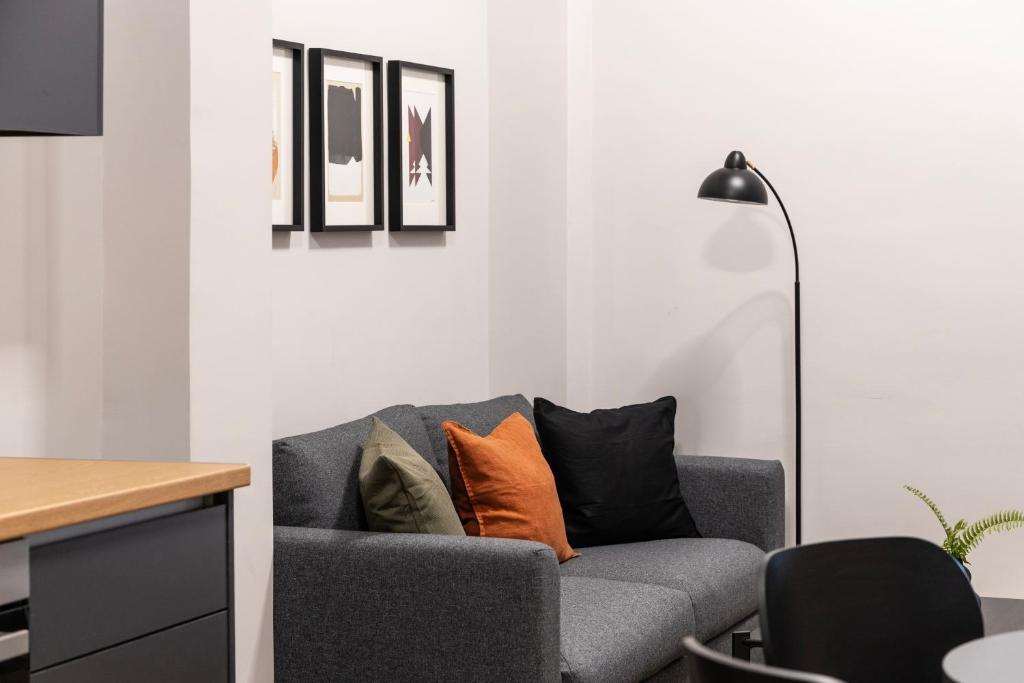 Elliot Petralona, Athens - 18