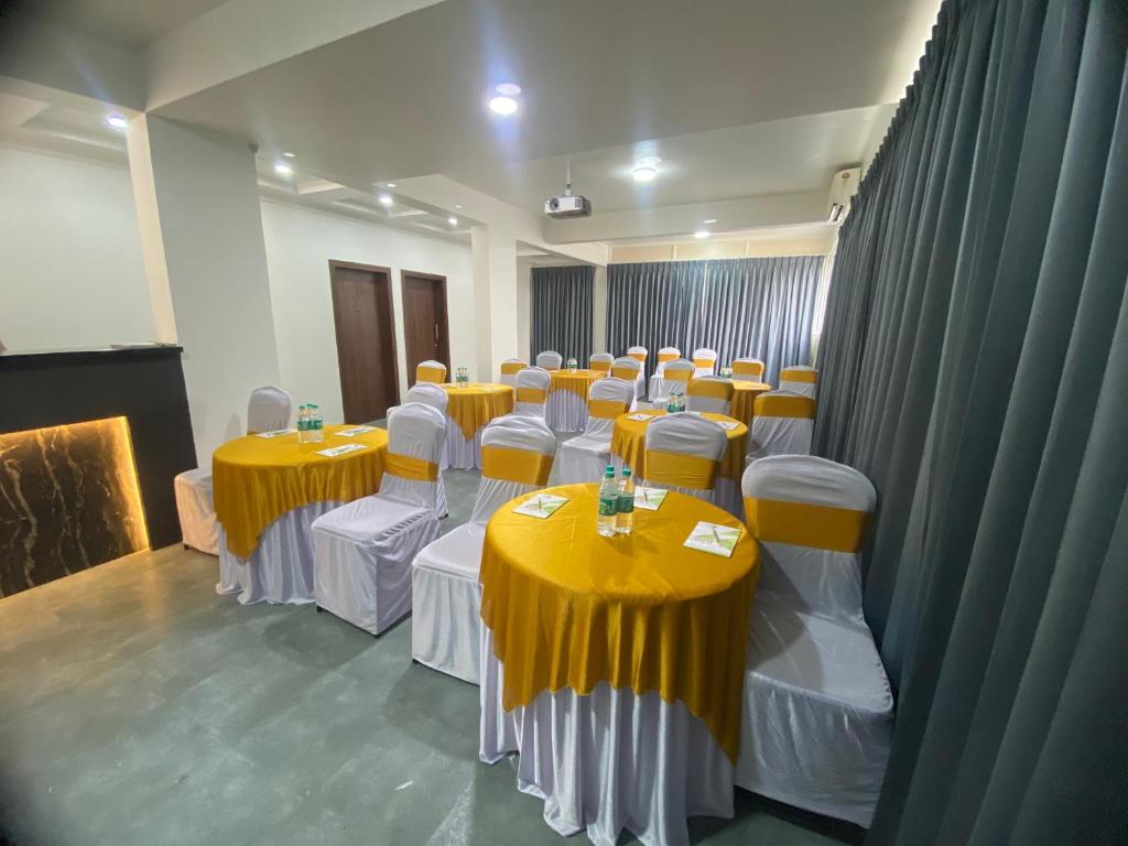 Posezení v ubytování Hotel StayBird - Nest, Kharadi