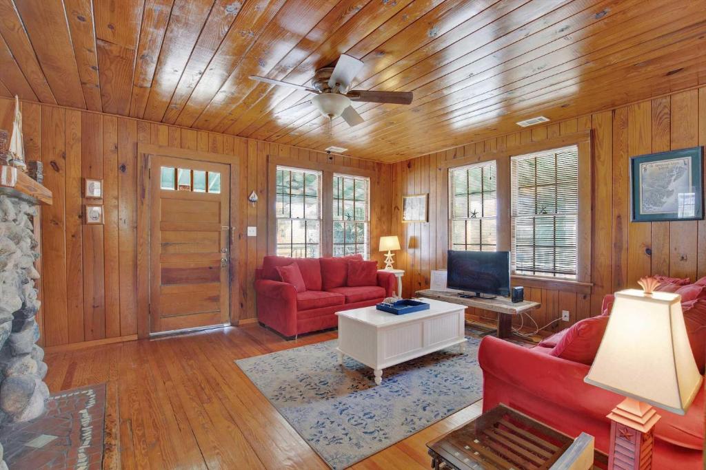 Khu vực ghế ngồi tại Mid beach Cottage 907 Lovell