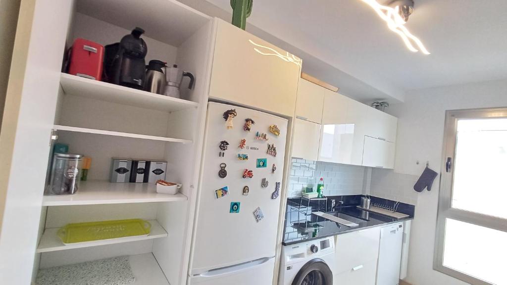 Kuchnia lub aneks kuchenny w obiekcie Modern house with 2 bedrooms near the beach