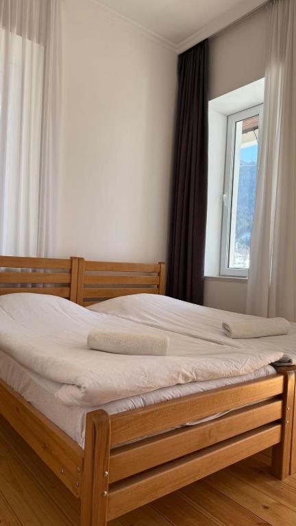 Postel nebo postele na pokoji v ubytování Eka's guest house