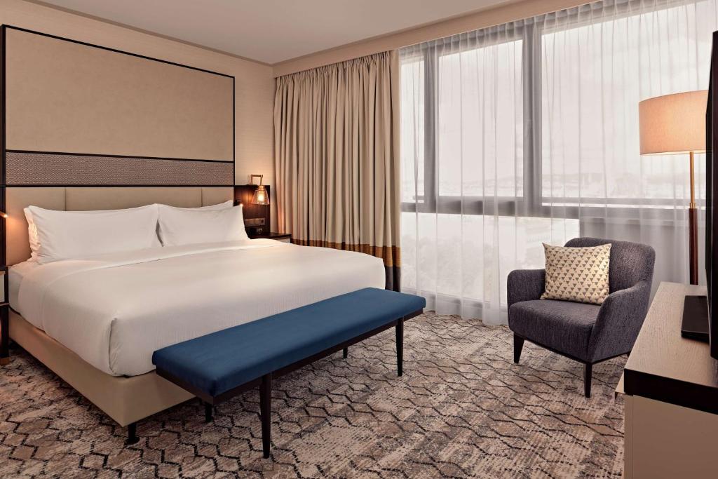 Postel nebo postele na pokoji v ubytování Hilton Vienna Park