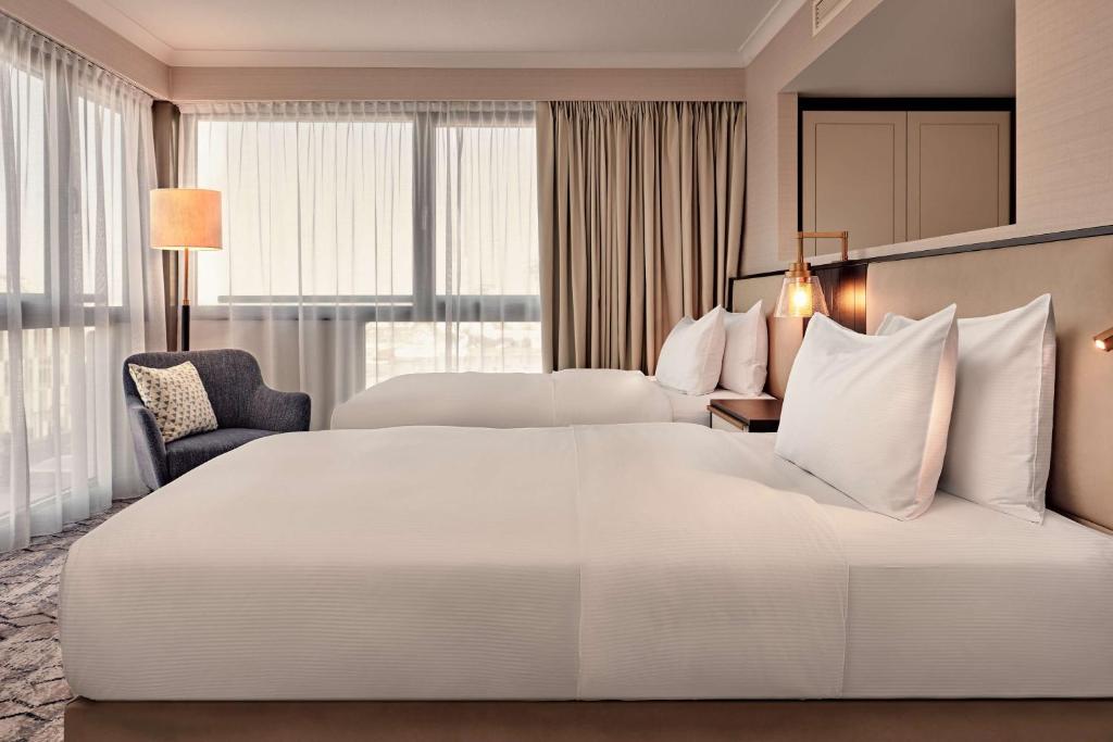 Postel nebo postele na pokoji v ubytování Hilton Vienna Park