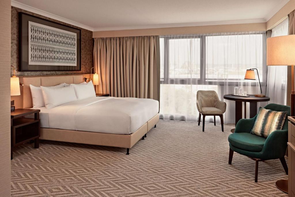 Postel nebo postele na pokoji v ubytování Hilton Vienna Park