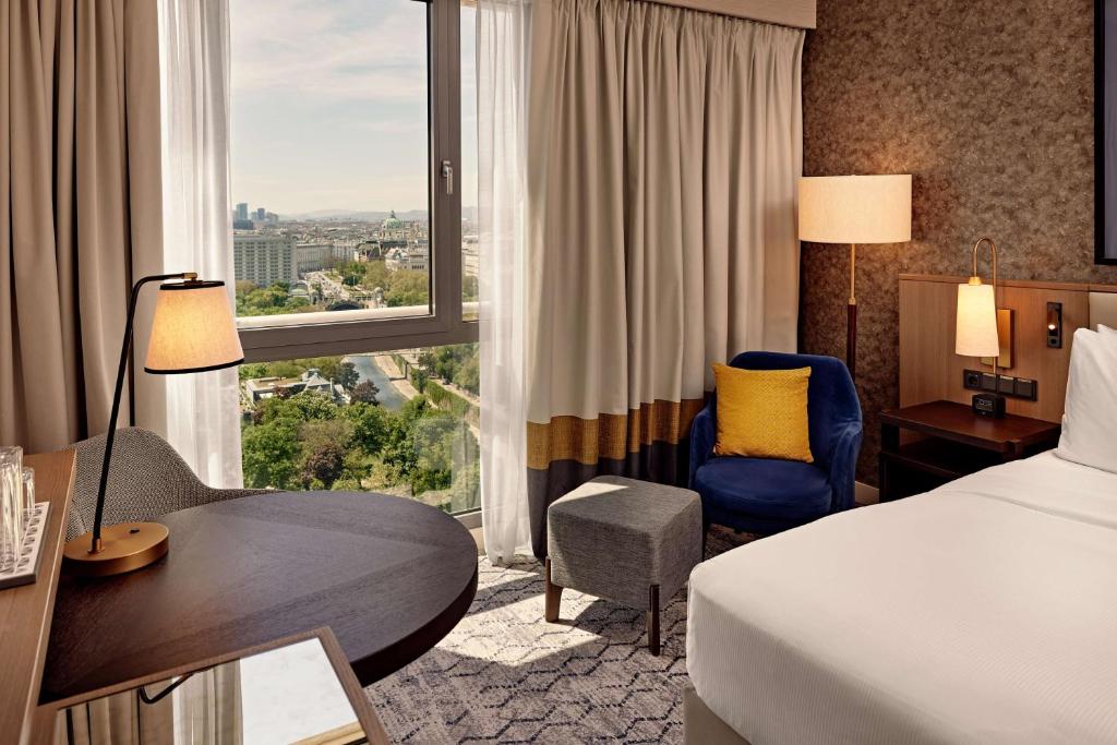 Postel nebo postele na pokoji v ubytování Hilton Vienna Park