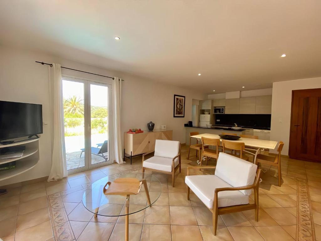 Domaine Villas Celia - Two-Bedroom Villa With Private Pool