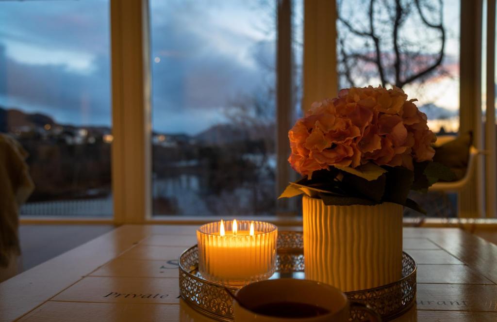 Beachfront · Private Beach Apartment with stunning fjord view near Ålesund - Appartamento Con Due Camere Da Letto