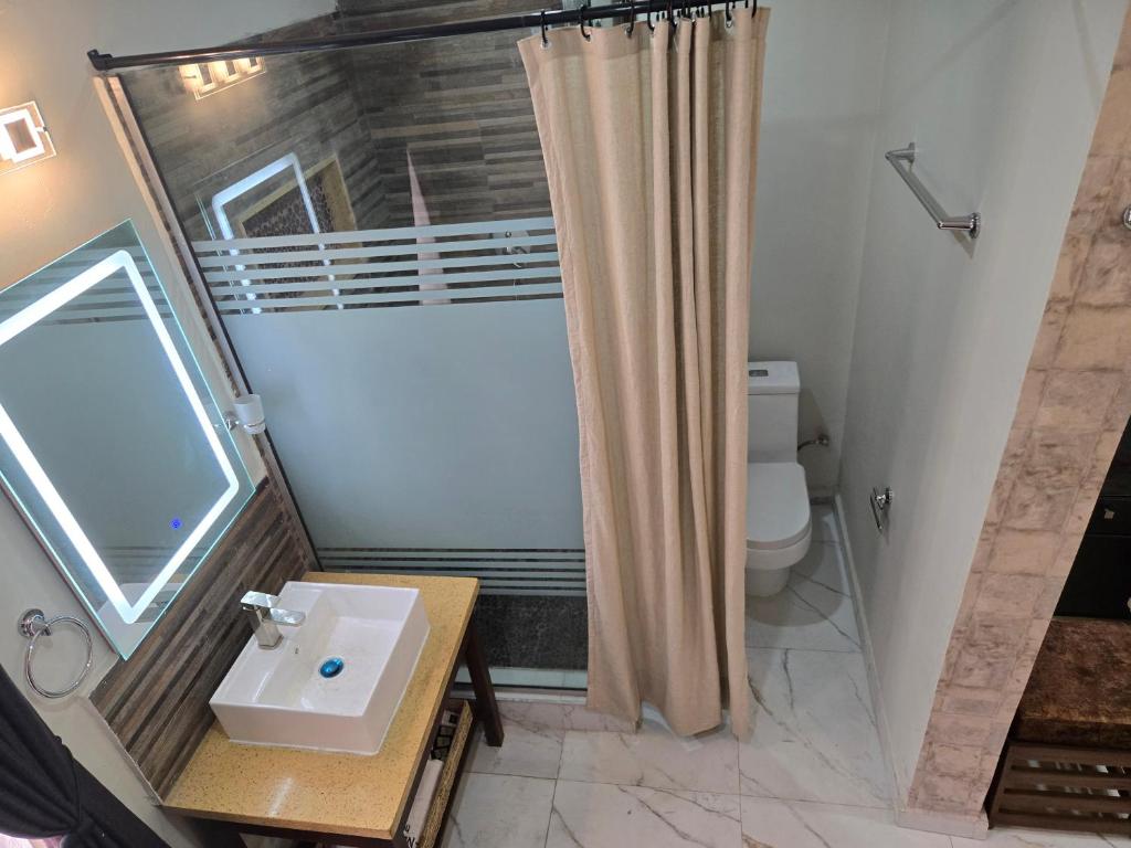 Koupelna v ubytování NEKST Hotel Ibadan