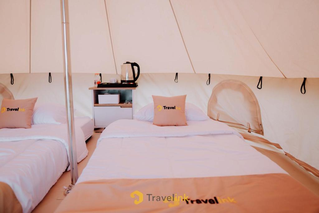 Letto o letti in una camera di Glamping Telaga Menjer By Travelink